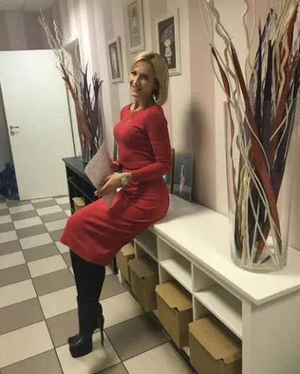 Ольга Бузова показала «ідеальне плаття» власного дизайну (власного) Ольга Бузова показала «ідеальне плаття» власного дизайну