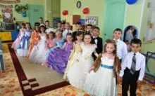 Зачіска з стрічками у волоссі - як зробити легкі і красиві зачіски покрокова інструкція (інструкція) Зачіска з стрічками у волоссі - як зробити легкі і красиві зачіски покрокова інструкція