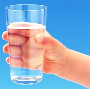 Притча скільки важить стакан води
