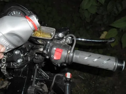 Прокачування гальм мотоцикла honda cb400 на прикладі honda cb600 hornet, подорожі на мотоциклі і (заміна) Прокачування гальм мотоцикла honda cb400 на прикладі honda cb600 hornet, подорожі на мотоциклі і