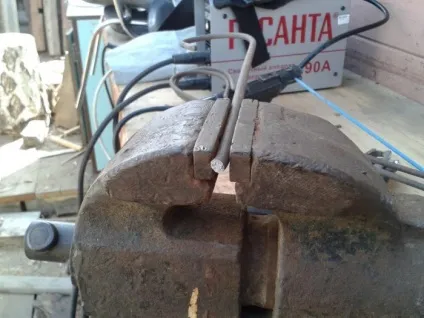 Проста підставка для вазона