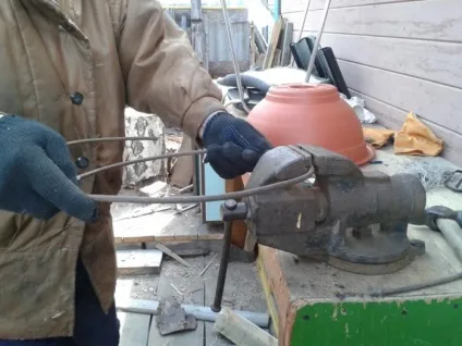 Проста підставка для вазона