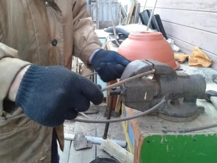 Проста підставка для вазона