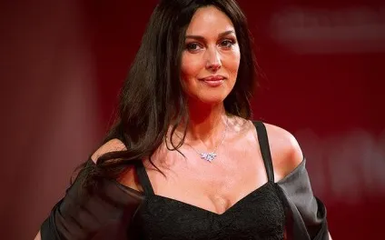 П'ятдесят суконь dolce & amp; gabbana для Моніки Беллуччі, з речами на вихід, мода, tatler - журнал про (Моніки) П'ятдесят суконь dolce & amp; gabbana для Моніки Беллуччі, з речами на вихід, мода, tatler - журнал про