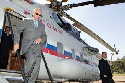 Путін на землі, на воді і в повітрі - на чому пересувається президент (фото) (глава) Путін на землі, на воді і в повітрі - на чому пересувається президент (фото)