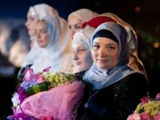 Рамзан Кадиров і його сім'я (фото) хто дружина і чим вона займається (Рамзан) Рамзан Кадиров і його сім'я (фото) хто дружина і чим вона займається