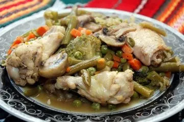Рагу з куркою, печерицями, овочами і зеленню (рагу) Рагу з куркою, печерицями, овочами і зеленню