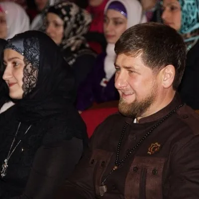 Рамзан Кадиров і його сім'я (фото) хто дружина і чим вона займається (Рамзан) Рамзан Кадиров і його сім'я (фото) хто дружина і чим вона займається