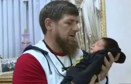Рамзан Кадиров і його сім'я (фото) хто дружина і чим вона займається (займається) Рамзан Кадиров і його сім'я (фото) хто дружина і чим вона займається