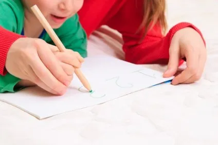 Дитина зеркаліт букви і цифри причини і корекція дзеркального письма (дитина) Дитина зеркаліт букви і цифри причини і корекція дзеркального письма