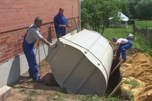 Рішення проблеми каналізації в приватному будинку - установка септика