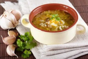 Рецепти розсольнику з перловкою і солоними огірками (рецепт розсольник перловка солоний огірок рис готувати) Рецепти розсольнику з перловкою і солоними огірками