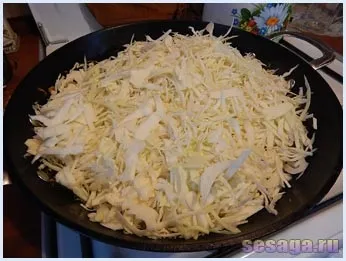 Рецепт тушкованої капусти з картоплею і сосисками, для дому, для сім'ї (тушкованою) Рецепт тушкованої капусти з картоплею і сосисками, для дому, для сім'ї