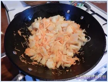 Рецепт тушкованої капусти з картоплею і сосисками, для дому, для сім'ї (електрика) Рецепт тушкованої капусти з картоплею і сосисками, для дому, для сім'ї