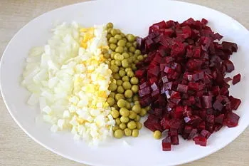 Рецепти салатів з буряком як в дитячому садку (порізати дрібними кубиками) Рецепти салатів з буряком як в дитячому садку