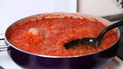 Рецепти аджики з помідорів простий, без варіння, на зиму (простий) Рецепти аджики з помідорів простий, без варіння, на зиму