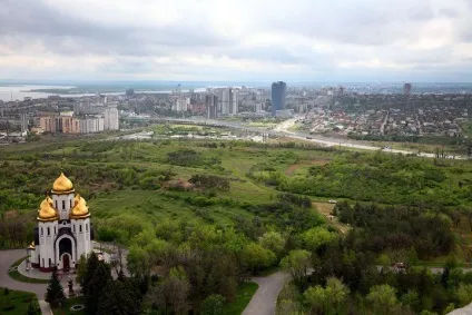Батьківщина-мати погляд зсередини (скульптури «Батьківщина-мати кличе») Батьківщина-мати погляд зсередини