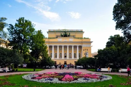 український ампір в архітектурі Москви і Харкова (архітектуру) український ампір в архітектурі Москви і Харкова