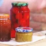 Салат з копченою куркою, омлетом і маринованою цибулею, покрокові рецепти з фото (копченої) Салат з копченою куркою, омлетом і маринованою цибулею, покрокові рецепти з фото