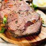 Салат з копченою куркою, омлетом і маринованою цибулею, покрокові рецепти з фото (салати з птицею і дичиною) Салат з копченою куркою, омлетом і маринованою цибулею, покрокові рецепти з фото
