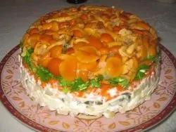Салат з маринованими опеньками