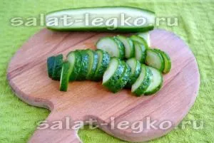 Салат з куркою, сухариками і сиром (сир) Салат з куркою, сухариками і сиром