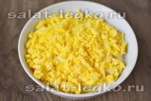 Салат з бананом і куркою (гранат) Салат з бананом і куркою