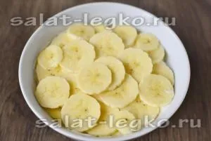 Салат з бананом і куркою (салат) Салат з бананом і куркою