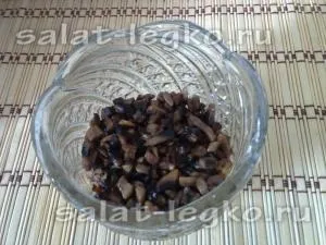Салат з куркою, грибами і ковбасою рецепт з фото (курка) Салат з куркою, грибами і ковбасою рецепт з фото