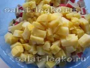 Салат з крабовими паличками і солоними огірками (солоні огірки) Салат з крабовими паличками і солоними огірками