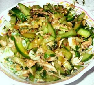 Салат з куркою і свіжим огірком (продукту) Салат з куркою і свіжим огірком