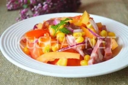 Салат з ковбасою, кукурудзою, помідорами і перцем (салат) Салат з ковбасою, кукурудзою, помідорами і перцем