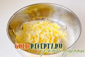 Самса з куркою рецепт листкової самси з куркою (зліпленими краями вниз) Самса з куркою рецепт листкової самси з куркою