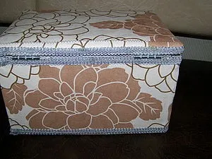 Шкатулка для ниток з фанери - ярмарок майстрів - ручна робота, handmade (тканина) Шкатулка для ниток з фанери - ярмарок майстрів - ручна робота, handmade