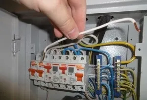 Скільки ампер в розетці 220в (величинами розрахуємо навантаження) Скільки ампер в розетці 220в