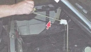 Зняття, розбирання та встановлення бензобака автомобіль ваз 2106 (2106) Зняття, розбирання та встановлення бензобака автомобіль ВАЗ 2106