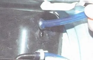 Зняття, розбирання та встановлення бензобака автомобіль ВАЗ 2106 (автомобіль) Зняття, розбирання та встановлення бензобака автомобіль ВАЗ 2106