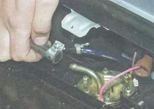 Зняття, розбирання та встановлення бензобака автомобіль ВАЗ 2106 (бензобака) Зняття, розбирання та встановлення бензобака автомобіль ВАЗ 2106