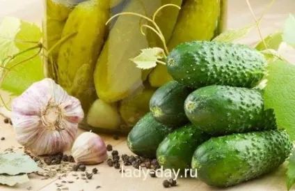 Солоні огірки в банках холодним способом без оцту, прості рецепти з фото (холодним) Солоні огірки в банках холодним способом без оцту, прості рецепти з фото