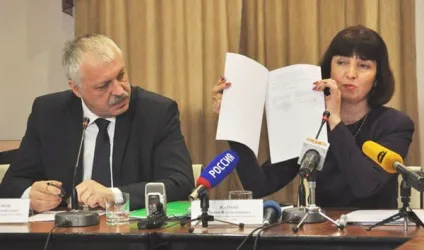 Від вагонзаводу відрізають по шматочку (шматочку) Від вагонзаводу відрізають по шматочку