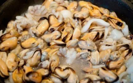 Паелья з куркою і морепродуктами - покроковий рецепт з фото на (кулінарія) Паелья з куркою і морепродуктами - покроковий рецепт з фото на