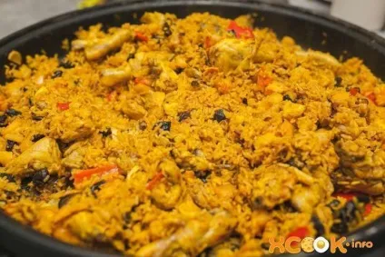Паелья з куркою і морепродуктами - класичний іспанський рецепт з фото приготування (рецепт) Паелья з куркою і морепродуктами - класичний іспанський рецепт з фото приготування