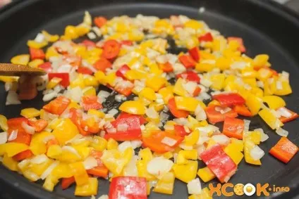 Паелья з куркою і морепродуктами - класичний іспанський рецепт з фото приготування (паелья) Паелья з куркою і морепродуктами - класичний іспанський рецепт з фото приготування