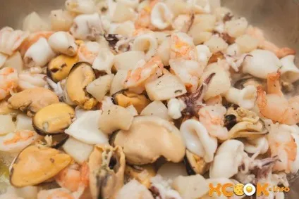 Паелья з куркою і морепродуктами - класичний іспанський рецепт з фото приготування (паелья) Паелья з куркою і морепродуктами - класичний іспанський рецепт з фото приготування