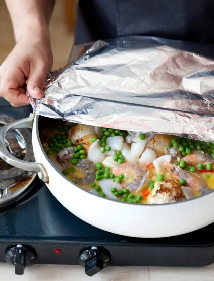 Паелья з куркою і морепродуктами рецепт з фото (наріжте середніми кубиками) Паелья з куркою і морепродуктами рецепт з фото