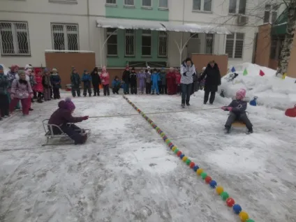 Спортивна розвага на вулиці «наші сани, їдуть самі» (доу) Спортивна розвага на вулиці «наші сани, їдуть самі»