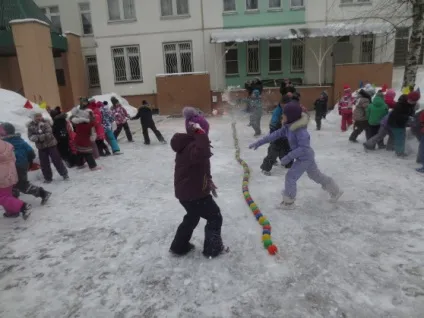 Спортивна розвага на вулиці «наші сани, їдуть самі» (виховання дітей) Спортивна розвага на вулиці «наші сани, їдуть самі»