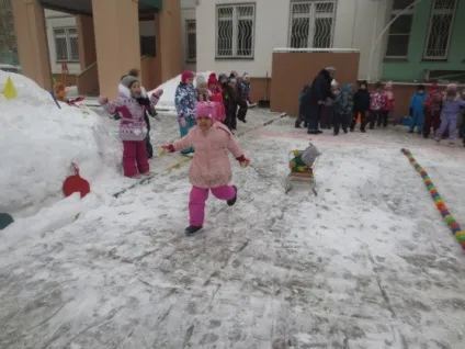 Спортивна розвага на вулиці «наші сани, їдуть самі» (доу) Спортивна розвага на вулиці «наші сани, їдуть самі»