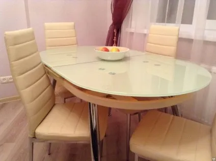 Скляний розсувний стіл для кухні - особливості вибору (меблі) Скляний розсувний стіл для кухні - особливості вибору