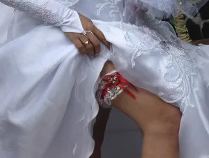 Весільна підв'язка - старовинна традиція, разом поруч (підв'язка) Весільна підв'язка - старовинна традиція, разом поруч